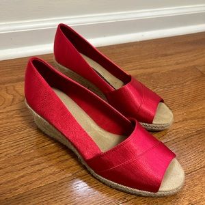 Women's Jasper Super Flex Shiny Red Espadrille Sandals Size 7.5